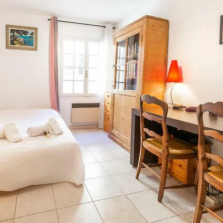 Charming Town House Between The Ramparts Of The Old Town Of Holiday home Antibes