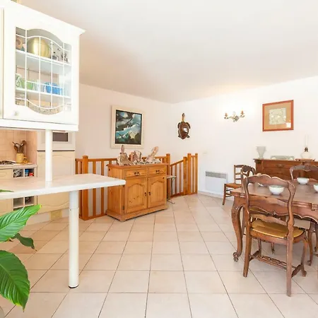 Charming Town House Between The Ramparts Of The Old Town Of Holiday home