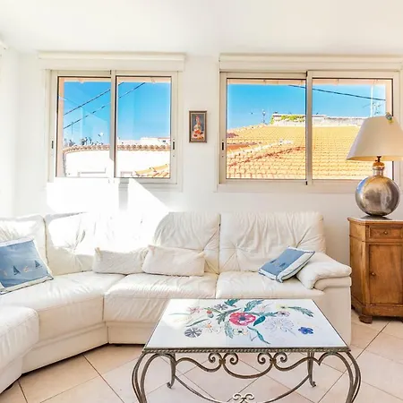 Charming Town House Between The Ramparts Of The Old Town Of Vakantiehuis