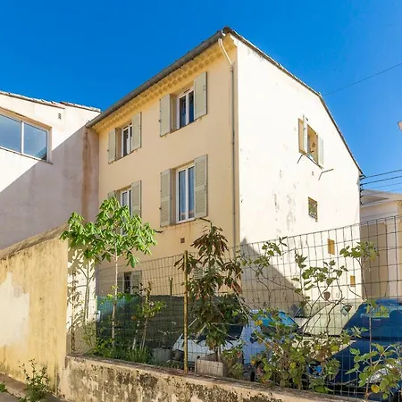 Charming Town House Between The Ramparts Of The Old Town Of