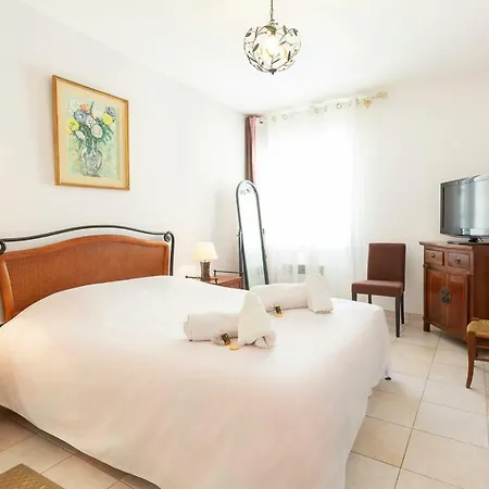 Charming Town House Between The Ramparts Of The Old Town Of *